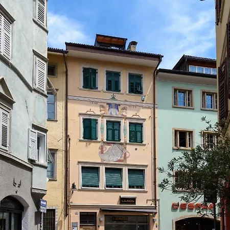Sonnenuhr 아파트
